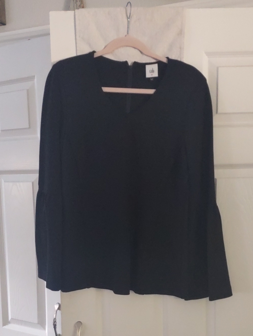 cabi Black Bell-Sleeve V-Notch Blouse Zipper Back Size Medium Ponte